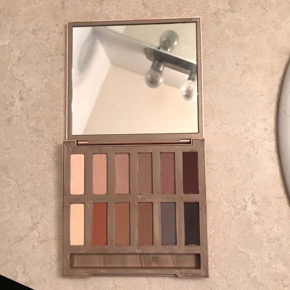 Urban Decay make-up palate - Picture 2 of 2